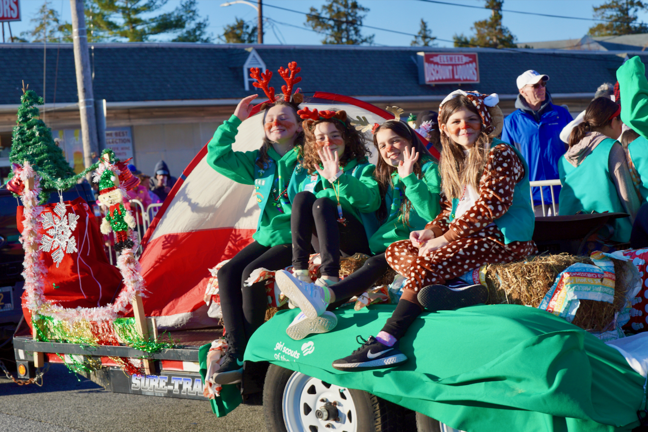 Christmas Parade Reignites the American Spirit in a Delaware Town - Vimarsana News