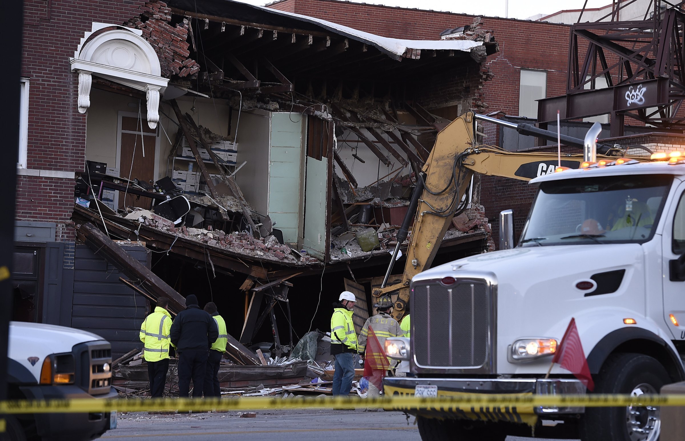 Police: 3 Killed When SUV, Firetruck Collide in Kansas City - Vimarsana News