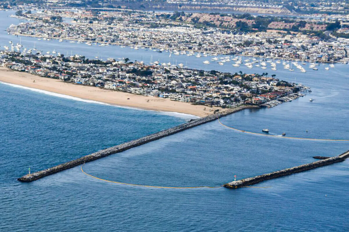 Oil containment boom barriers block the entrance to Newport Beach Harbor in Newport Beach, Calif., on Oct. 6, 2021. (Patrick T. Fallon/AFP via Getty Images)