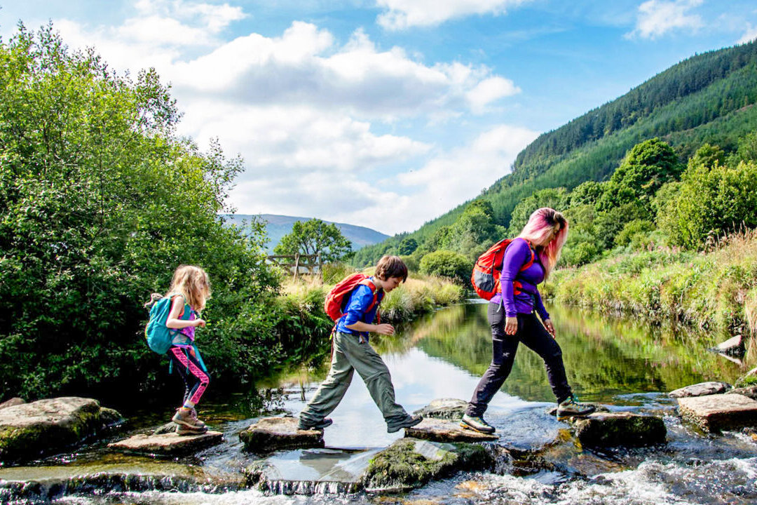 Mom-of-2 ‘Unschools’ Her Children, Swaps Textbooks for Adventures Instead