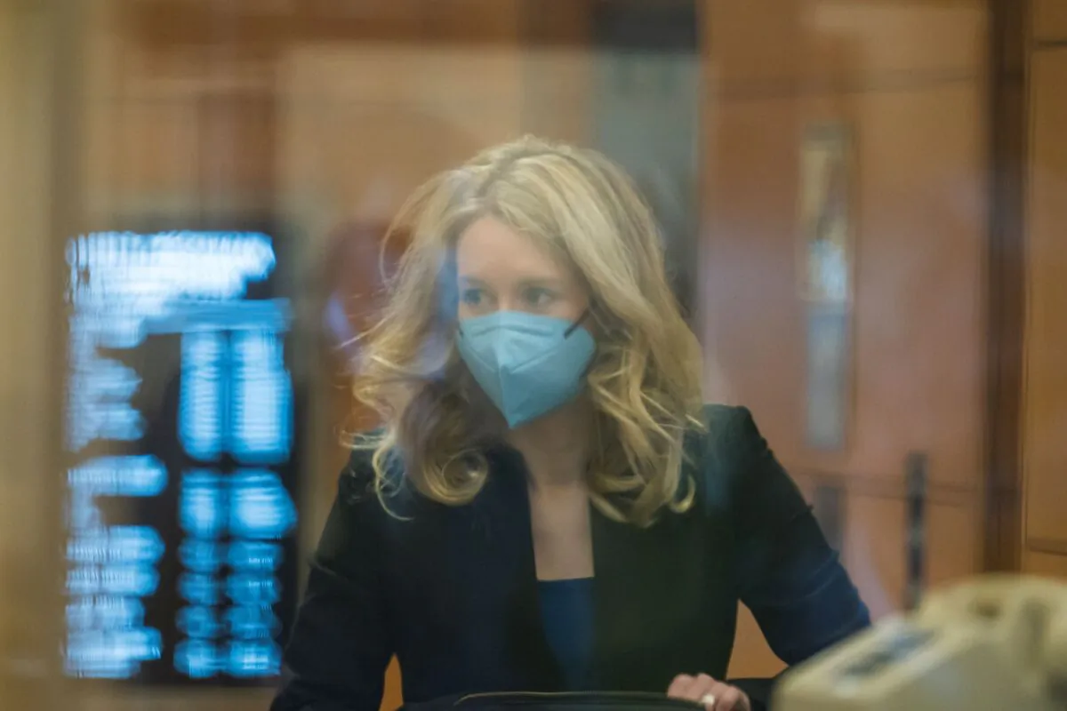 Elizabeth Holmes walks into federal court in San Jose, Calif., on Nov. 22, 2021. (Nic Coury/AP Photo)