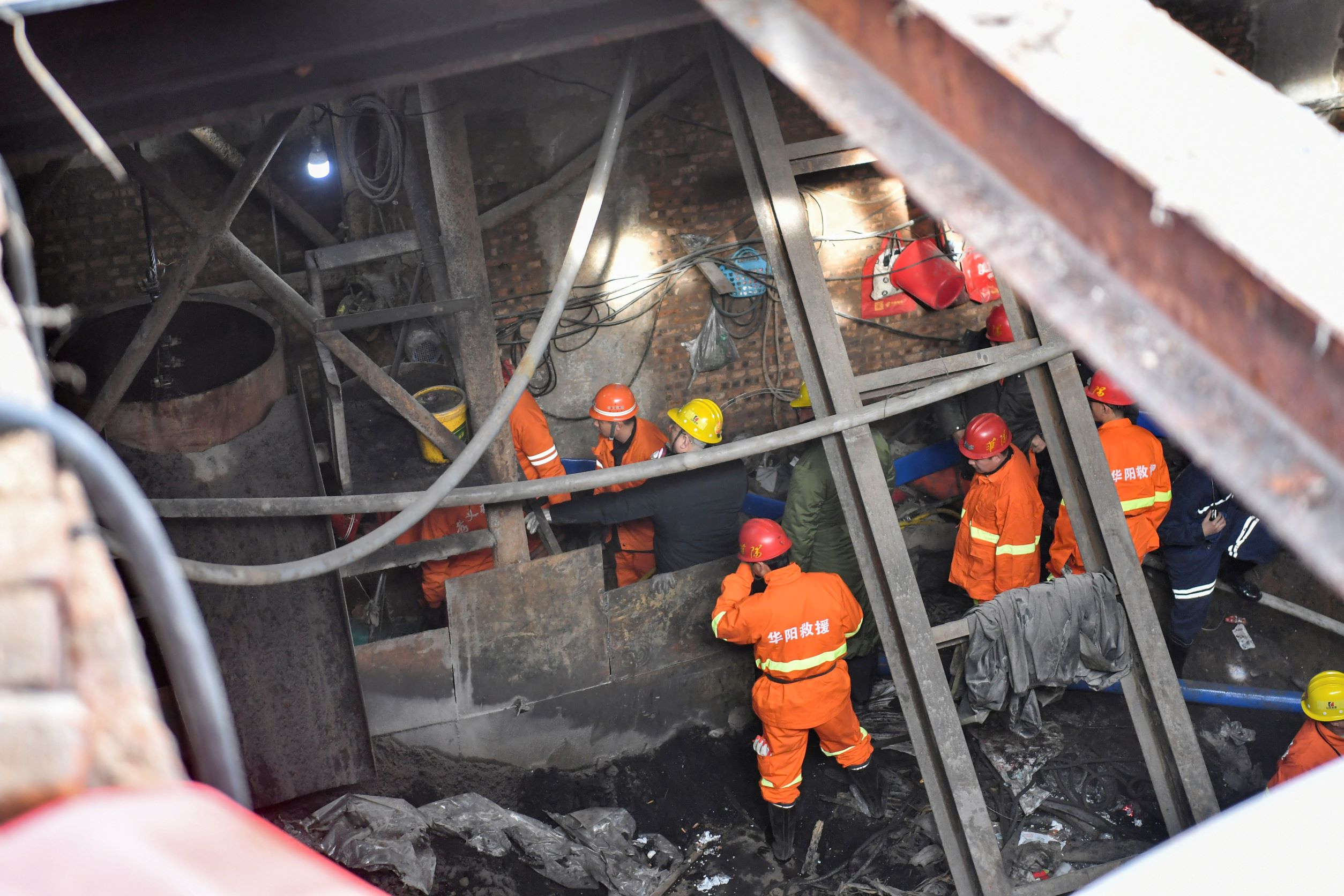 Flood From Illegal Coal Mining Traps 21 People in China - Vimarsana News