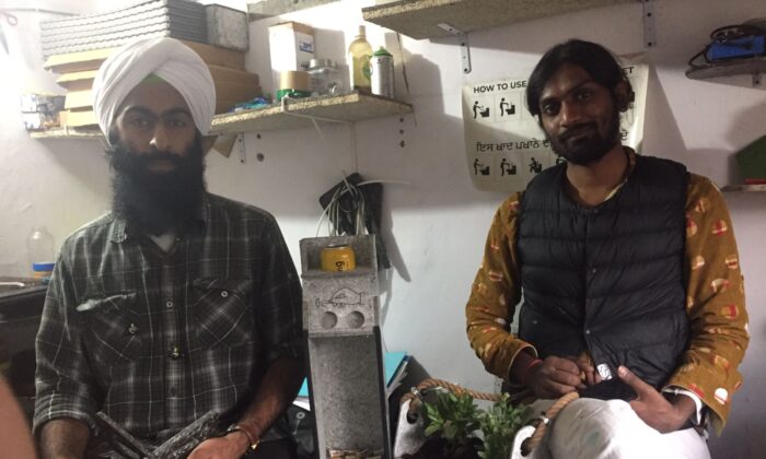 Ashwini Agarwal (R) and Sahaj Umang Singh of Basic SHIT organization in their studio in Narojini in New Delhi on Nov. 30, 2021. (Venus Upadhayaya/Epoch Times)