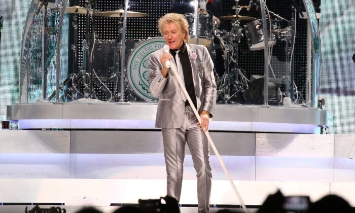 Rod Stewart performs on stage at Madison Square Garden, in New York, on Dec. 9, 2013. (Neilson Barnard/Getty Images)