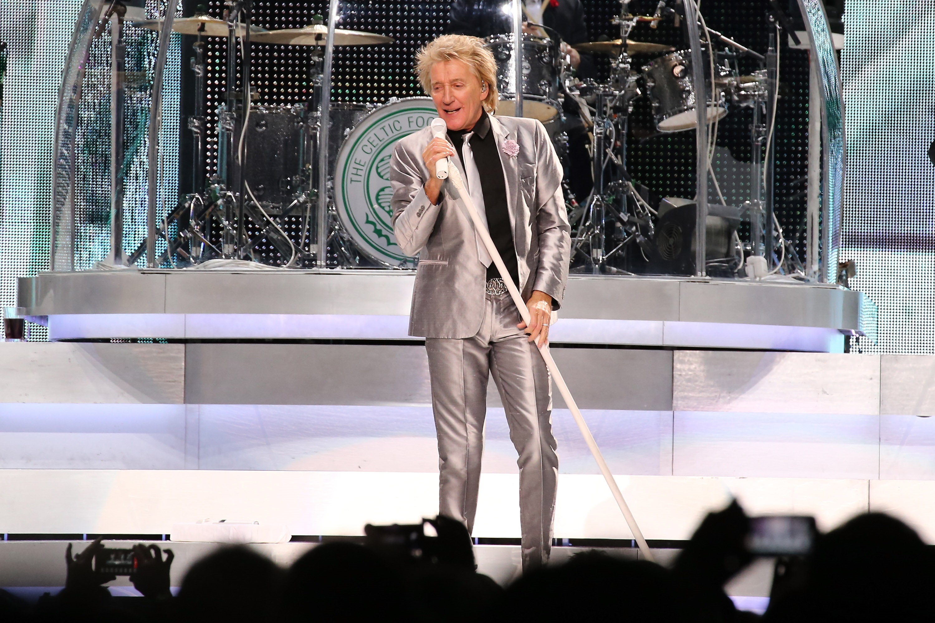 Rocker Rod Stewart, Son Resolve Florida Hotel Assault Case - Vimarsana News