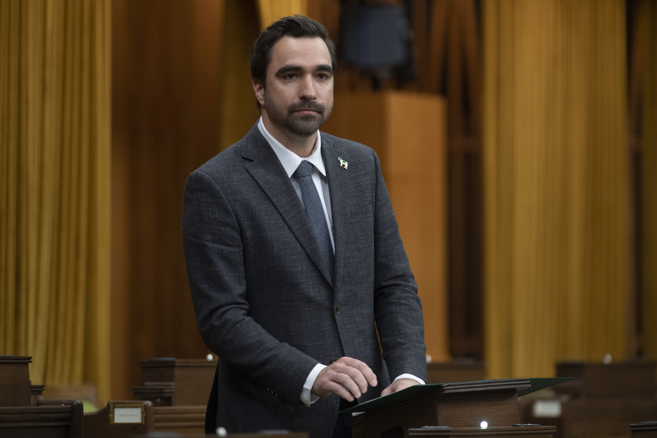 COVID-19 Vaccination Mandates 'Stripping Canadians of Their Dignity': MP Patzer - Vimarsana News