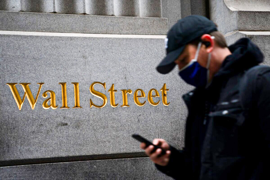 Major Wall Street Banks Start Dropping Mask Mandates
