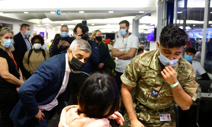 Mayor of London Sadiq Khan (L) visits a coronavirus disease (COVID-19) pop-up vaccination centre at Chelsea football ground, Stamford Bridge in London, Britain, on Dec. 18, 2021. (David Klein/Reuters)