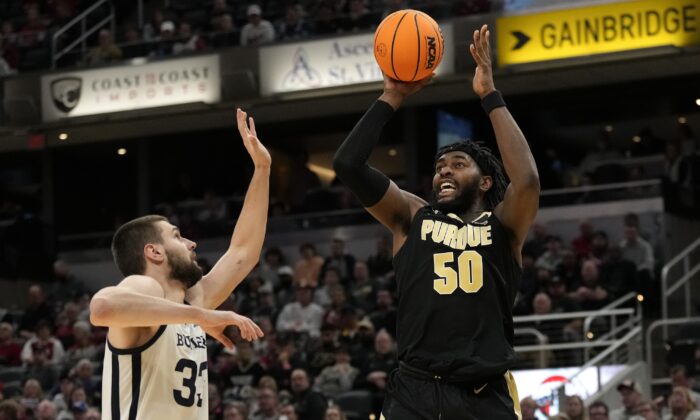 Purdue forward Trevion Williams (50) shoots over Butler forward Bryce Golden, during an NCAA college basketball game in Ind., on Dec. 18, 2021. (AJ Mast/AP Photo)