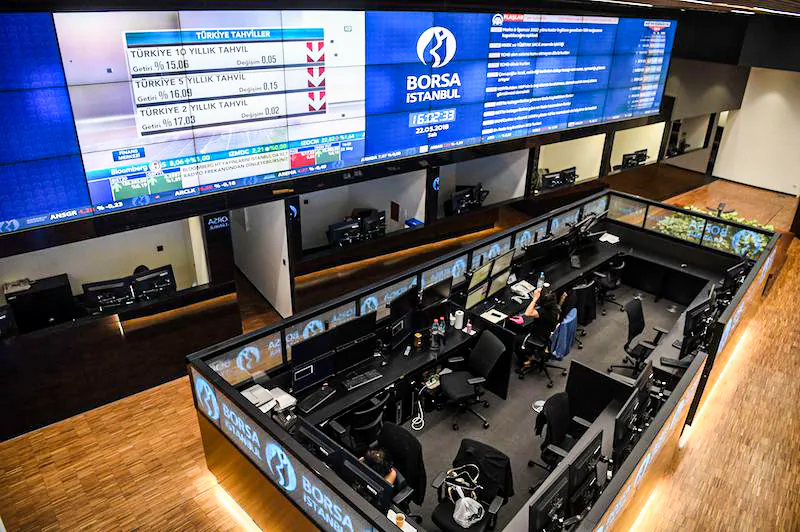 Traders work at their desks on the floor of the Borsa Istanbul on May 22, 2018. (OZAN KOSE/AFP/Getty Images)