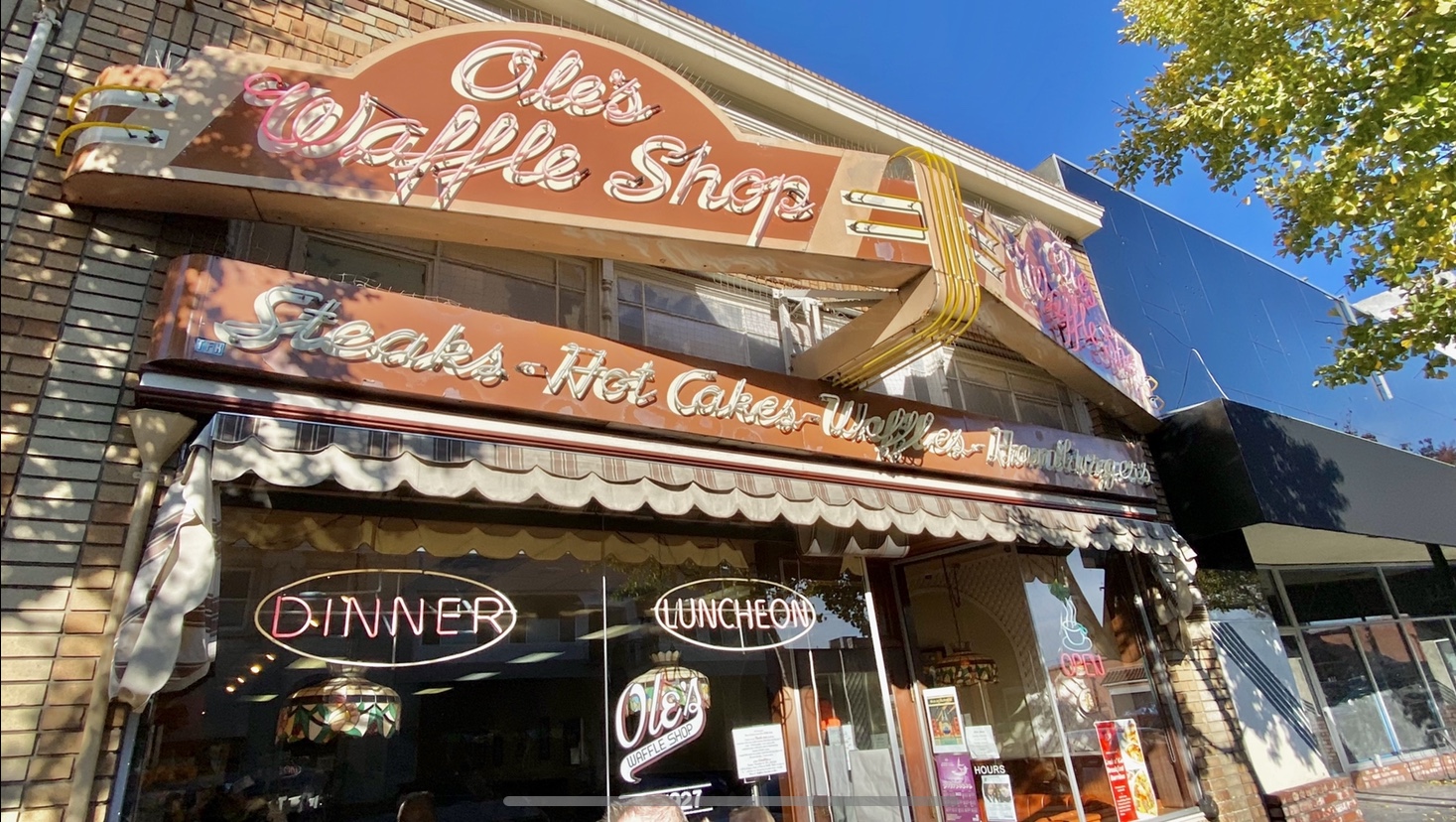 Beloved Waffle Shop Waitress Retires After 42 Years - Vimarsana News