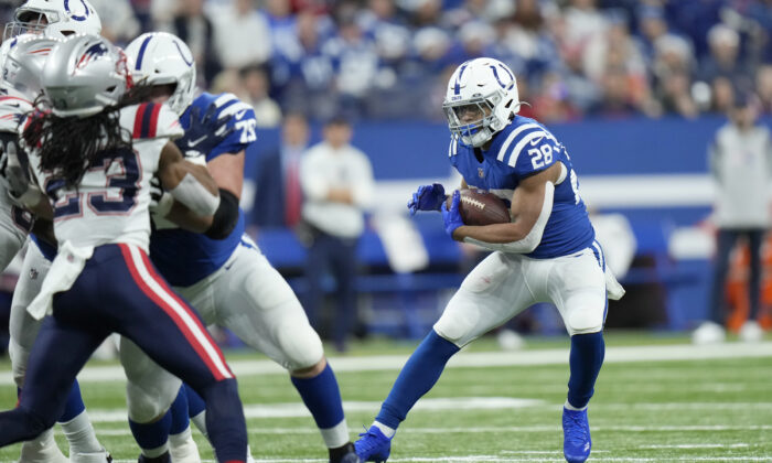 Indianapolis Colts running back Jonathan Taylor (28) runs with the ball during the first half of an NFL football game against the New England Patriots in Indianapolis, on Dec. 18, 2021. (AJ Mast/AP Photo)