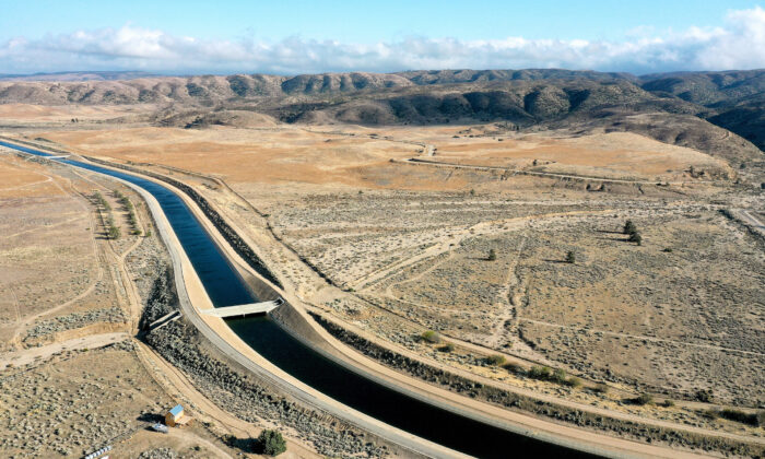 An aerial view of the California Aqueduct as it runs through the western Mojave Desert near Lancaster, Calif., on April 21, 2021. (Mario Tama/Getty Images)