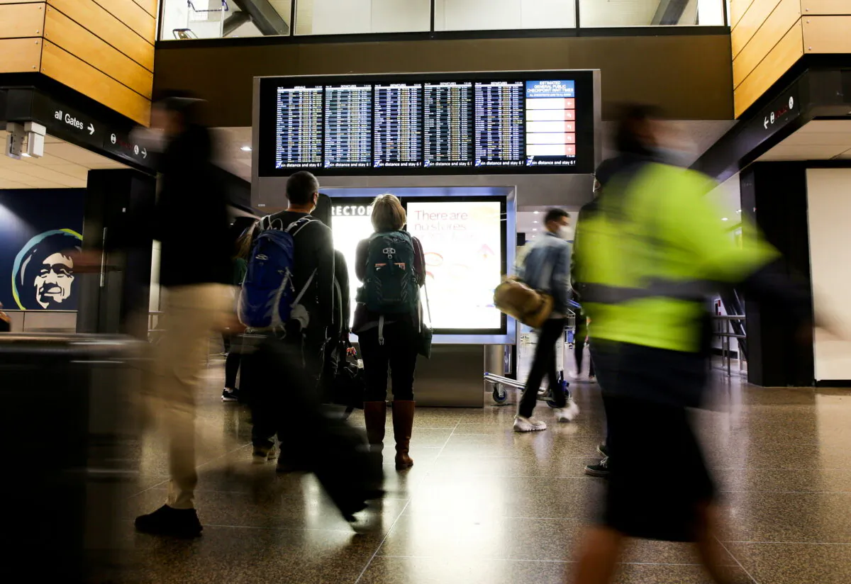 Travellers check a departures list at the ticketing level of Seattle-Tacoma International Airport before the Thanksgiving holiday in Seattle, Washington, U.S. Nov. 24, 2021. (Lindsey Wasson/Reuters File Photo)