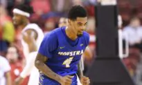 Top 25 Roundup: Ex-Razorback Helps Hofstra Topple No. 24 Arkansas