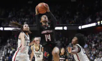 No. 6 Louisville Outlasts No.7 UConn 69–64 in HOF Showcase