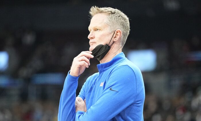 Golden State Warriors head coach Steve Kerr looks on during a game against the Toronto Raptors at Scotiabank Arena in Toronto, Ontario, Canada, on Dec 18, 2021. (John E. Sokolowski/USA TODAY Sports via Field Level Media)