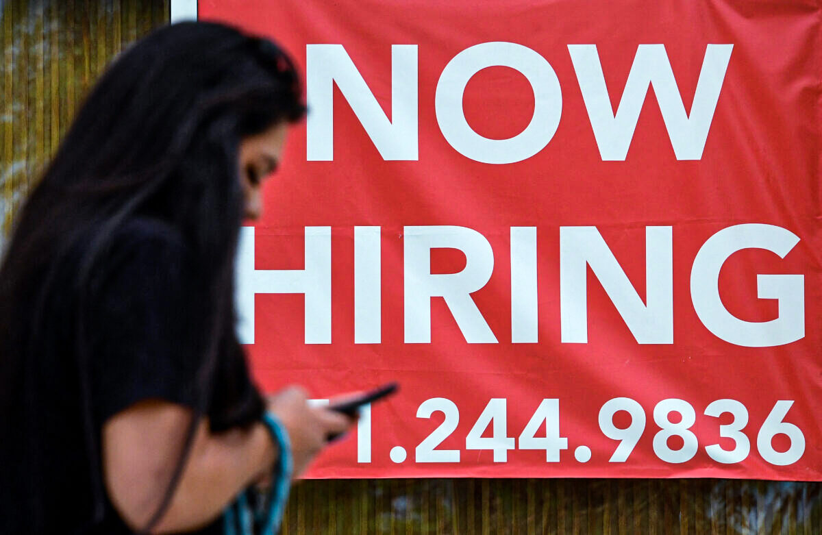 Jobless Claims Climb Higher in Possible Sign of Labor Market Softening