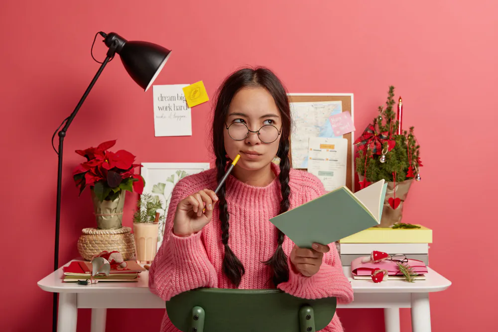 You’re more likely to succeed if you can focus on a single goal, and you have a greater chance of achieving it if you write it down—on paper, on purpose. (WAYHOME studio/Shutterstock)