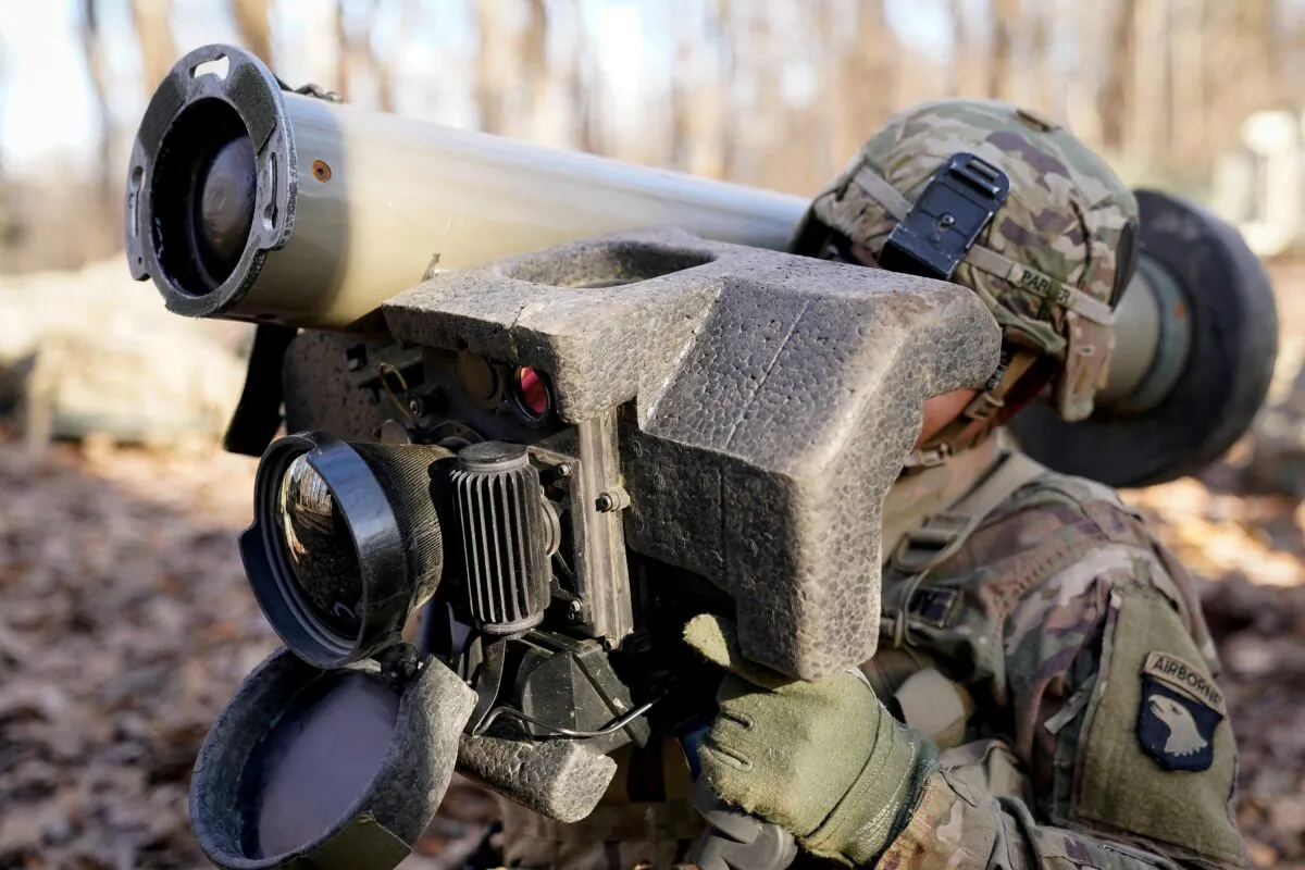 U.S. Army soldiers assigned to 101st Airborne Division (Air Assault) train on The Javelin Close Combat Missile System during Expert Infantryman Badge training at Fort Campbell, Ky., on Dec. 5, 2019.   (Bryan Woolston/Reuters)