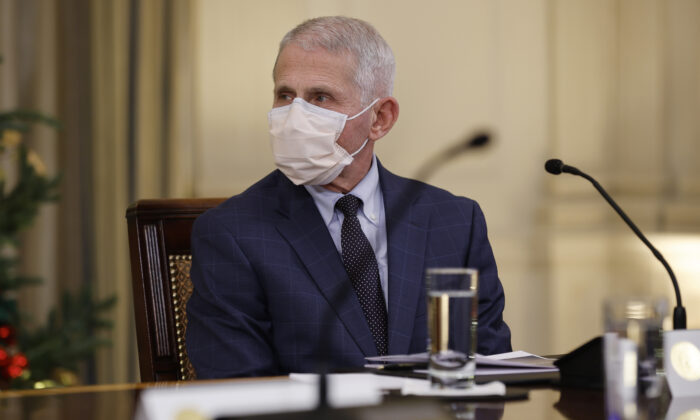 Dr. Anthony Fauci, chief medical advisor to U.S. President Joe Biden, and members of the White House COVID-19 Response Team meet in the State Dining Room at the White House in Washington on Dec. 9, 2021. (Chip Somodevilla/Getty Images)