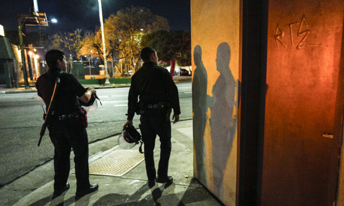 LAPD officers search for a suspect in Los Angeles on May 7, 2018. (John Fredricks/The Epoch Times)