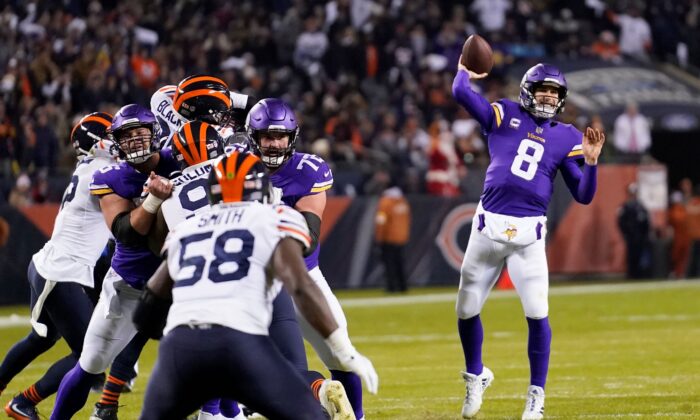 Minnesota Vikings quarterback Kirk Cousins throws a touchdown pass to Justin Jefferson during the first half of an NFL football game against the Chicago Bears in Chicago, on Dec. 20, 2021. (Nam Y. Huh/AP Photo)