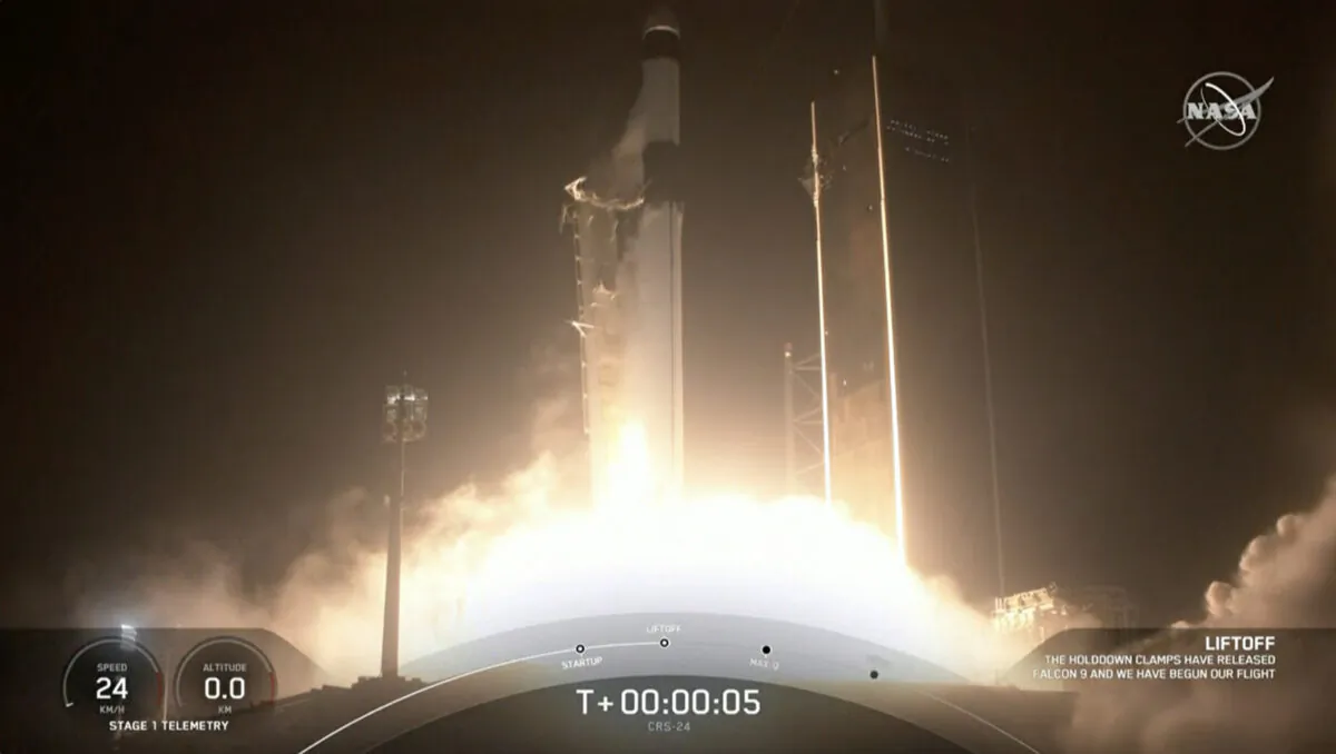 A SpaceX rocket launches from the Kennedy Space Center in  Cape Canaveral, Fla., on Dec. 21, 2021. (NASA TV via AP/Screenshot via The Epoch Times)