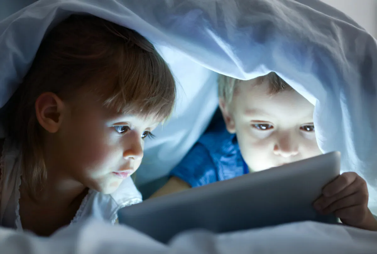 Australian children may be at risk when online and on social media. (Africa Studio/Adobe Stock)