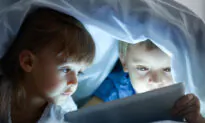 Australian Govt Urged to Protect Children From Social Media