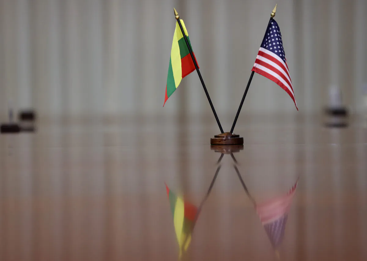 U.S. and Lithuanian flags on the table during a meeting between Defense Minister Arvydas Anusauskas and U.S. Secretary of Defense Lloyd Austin at the Pentagon in Arlington, Va., on Dec. 13, 2021. (Alex Wong/Getty Images)