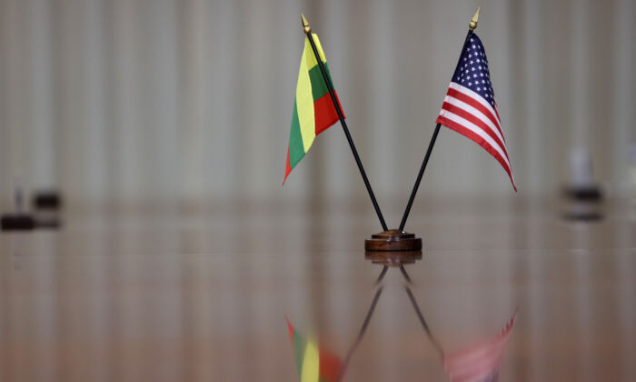 U.S. and Lithuanian flags on the table during a meeting between Defense Minister Arvydas Anusauskas and U.S. Secretary of Defense Lloyd Austin at the Pentagon in Arlington, Va., on Dec. 13, 2021. (Alex Wong/Getty Images)