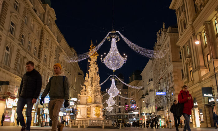 People walk past closed shops at 'Am Graben' shopping street in Vienna, Austria, during a nationwide lockdown on Nov. 24, 2021. (Thomas Kronsteiner/Getty Images)