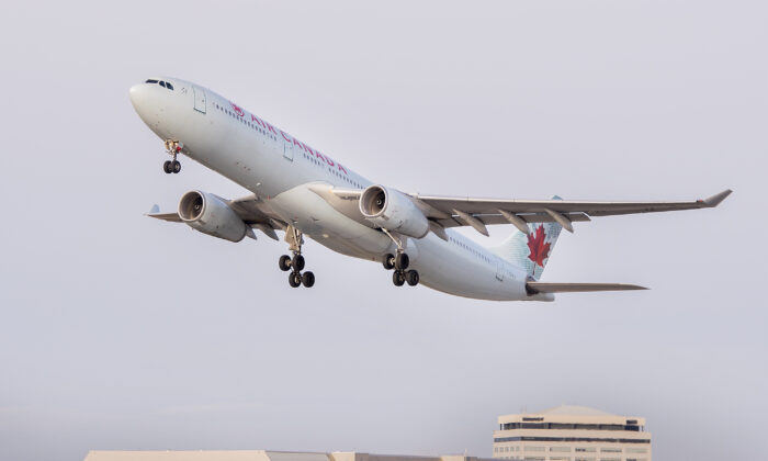 Air Canada planes will take off from Montreal Tordeau Airport in Montreal on December 5, 2021. This is because the COVID-19 pandemic continues in Canada and around the world.  (Canadian Press / Graham Hughes)
