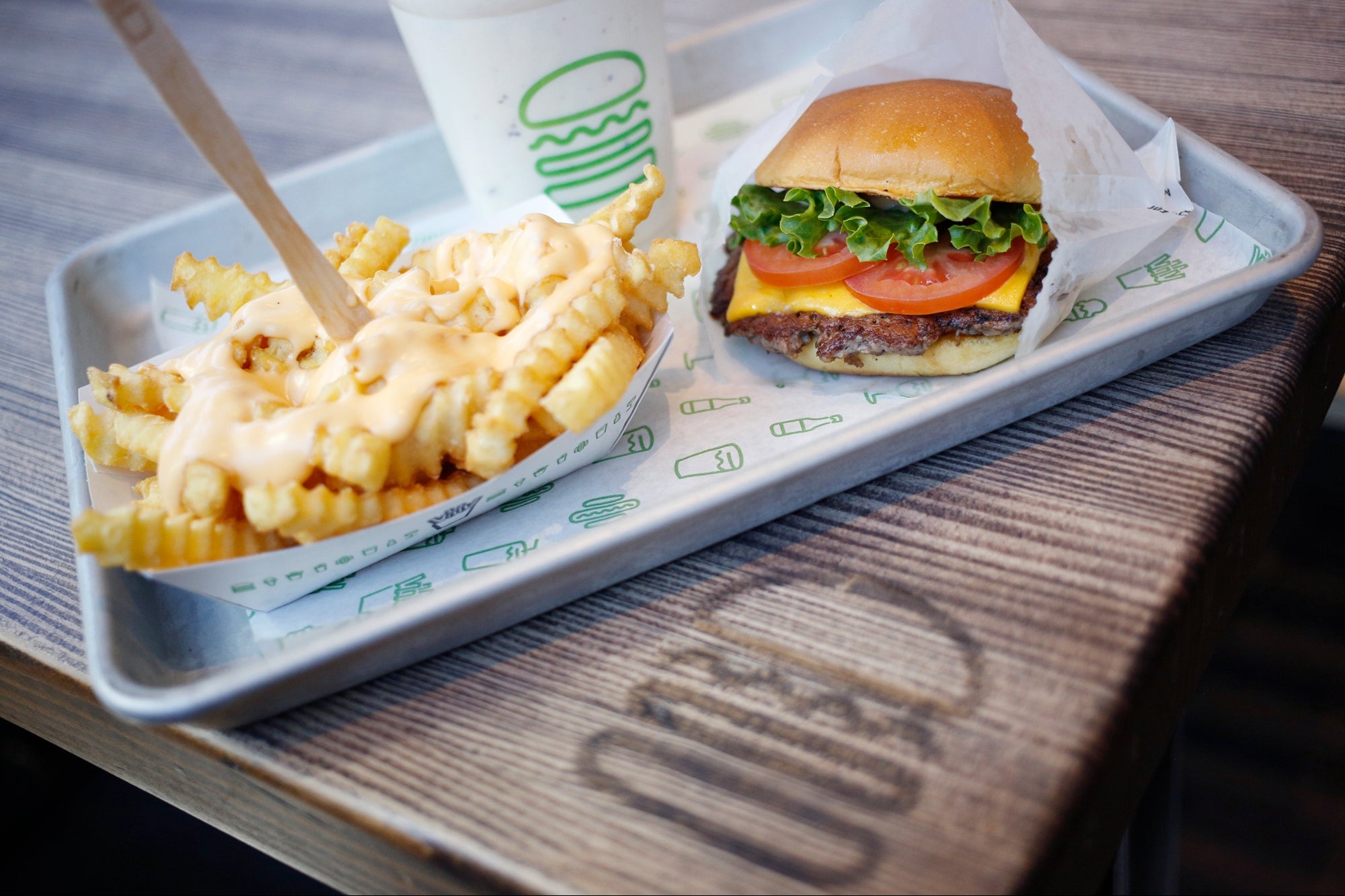Shake Shack Will Give You Free Fries If Your Flight Is Delayed - Vimarsana News