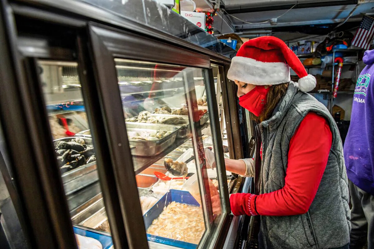 An employee fills a container with minced clam meat at a store in Revere, Mass., on Dec. 23, 2020. (Joseph Prezioso/AFP via Getty Images)