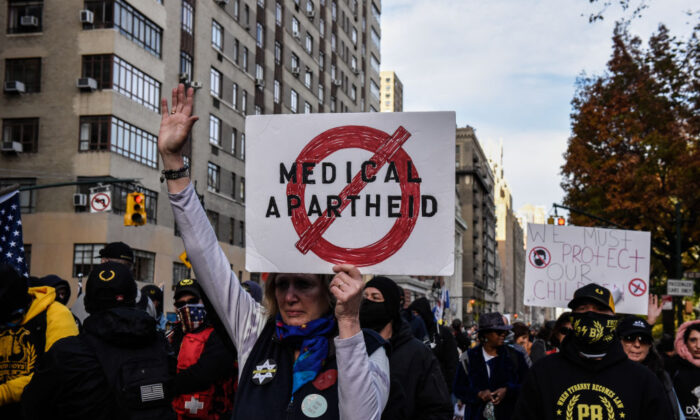 Protesters rally against vaccine mandates in New York City  on Nov. 20, 2021. (Stephanie Keith/Getty Images)