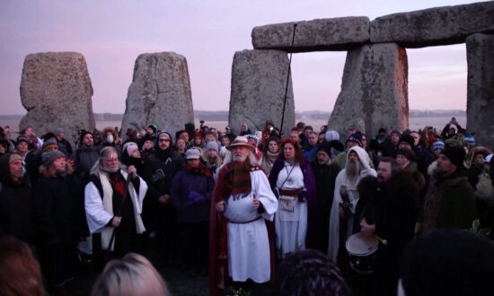 Stonehenge Revellers Bring in the Winter Solstice