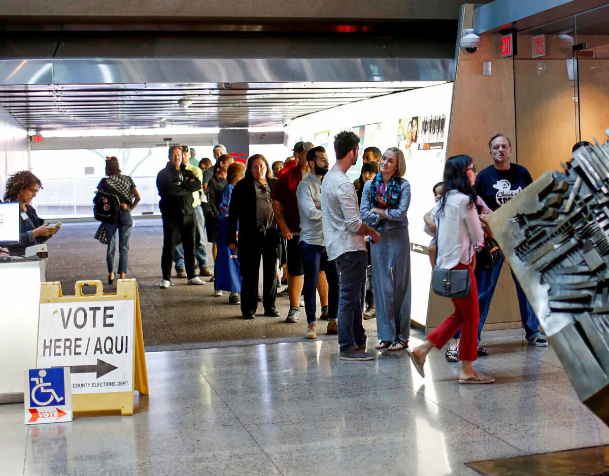 Voters wait to cast their midterm elections ballots at Burton Barr Library, a polling station in Phoenix, Arizona, on Nov. 6, 2018. (Nicole Neri/Reuters)
