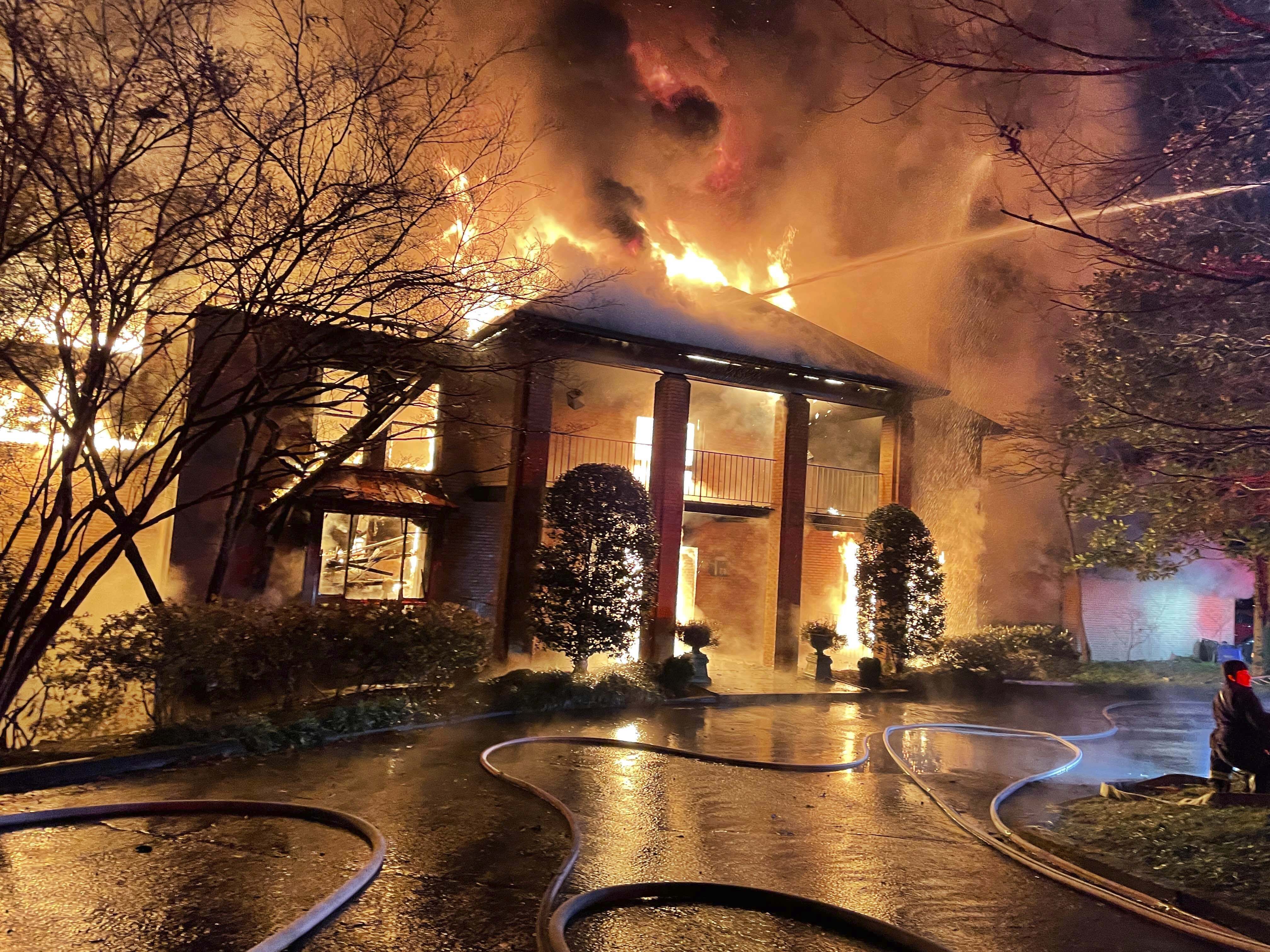 Ex-Sen. Chuck Robb, Wife Hospitalized After House Fire - Vimarsana News
