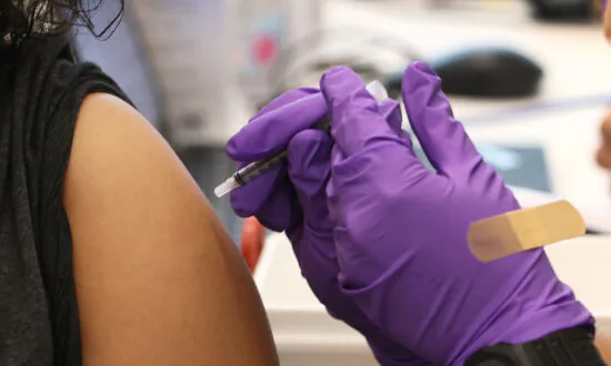 Florida Court Blocks Biden Vaccine Mandate for Federal Contractors