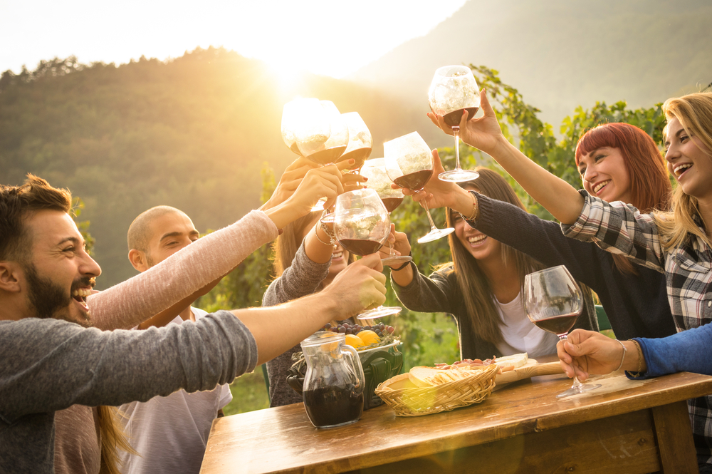 Cheers to better wine choices, for both good taste and health. (View Apart/Shutterstock)