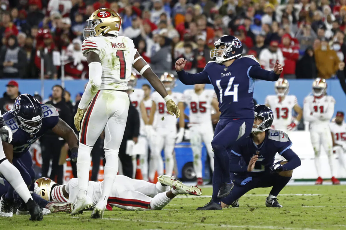 Tennessee Titans kicker Randy Bullock (14) watches his 44-yard field goal in the final seconds of the fourth quarter of an NFL football game against the San Francisco 49ers, in Nashville, on Dec. 23, 2021. (Wade Payne/AP Photo)