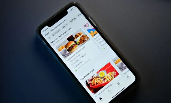 Women Choose Healthier Items When They’re Listed First on Menus
