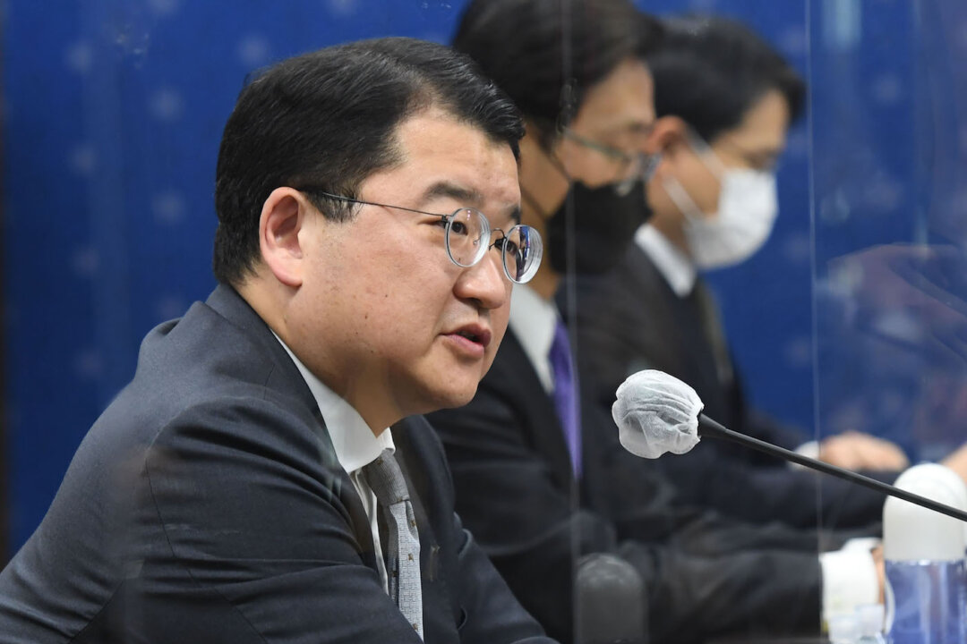 South Korea Holds Bilateral Talks With China After Canceling Invite to Taiwan