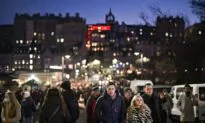 Scots Urged Not to Evade COVID-19 Rules by Celebrating New Year in England