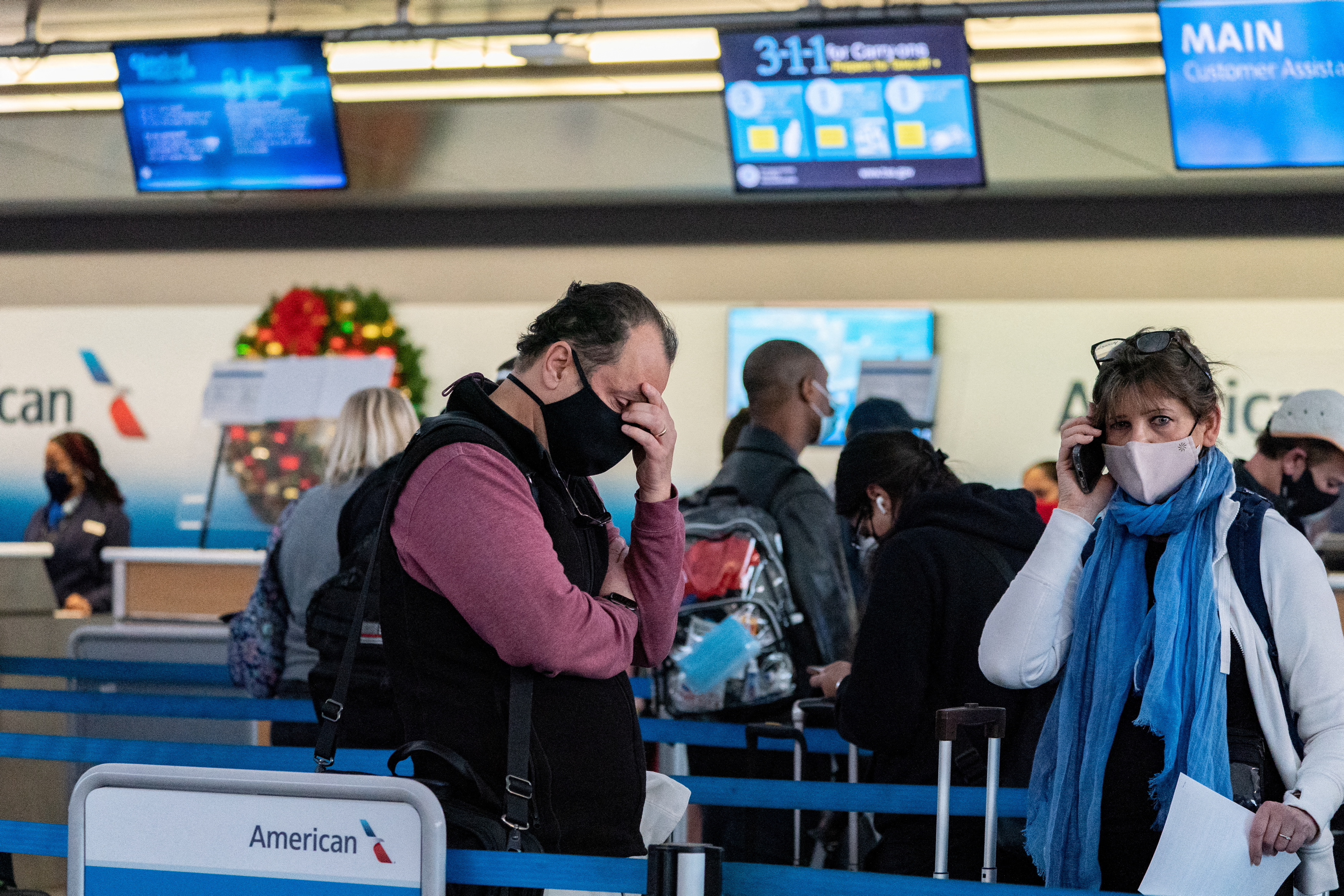 Thousands of Flights Canceled Amid COVID-19 Omicron Surge - Vimarsana News