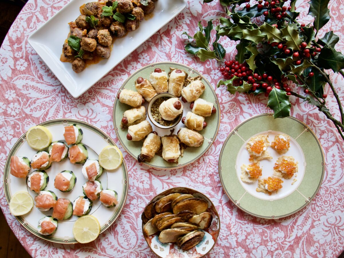 A variety of hot and cold hors d’oeuvres, nibbled with drinks, will whet appetites, start conversations, and set the mood for a long night of celebrations ahead. (Victoria de la Maza)