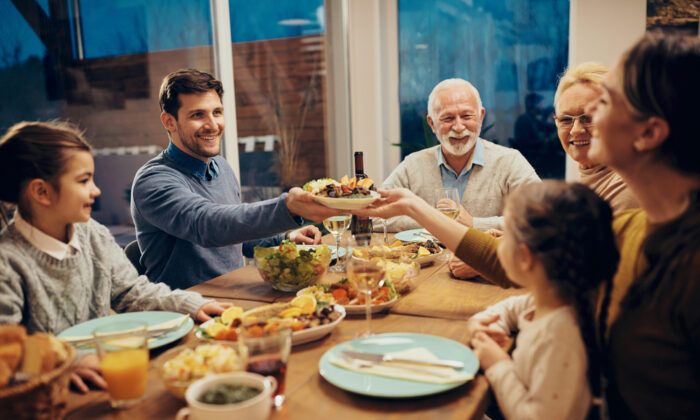 The Family Dinner Makes a Comeback | The Epoch Times