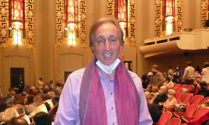 Composer: Shen Yun Soloist Sang Beautifully and the Orchestra Is Fabulous